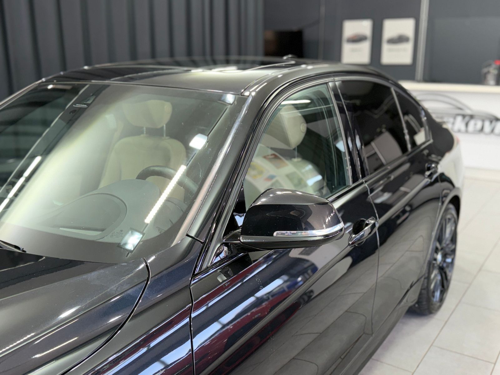 Fahrzeugabbildung BMW 335d xDrive Limo M Sport|H&K|PANO|HuD|VOLL