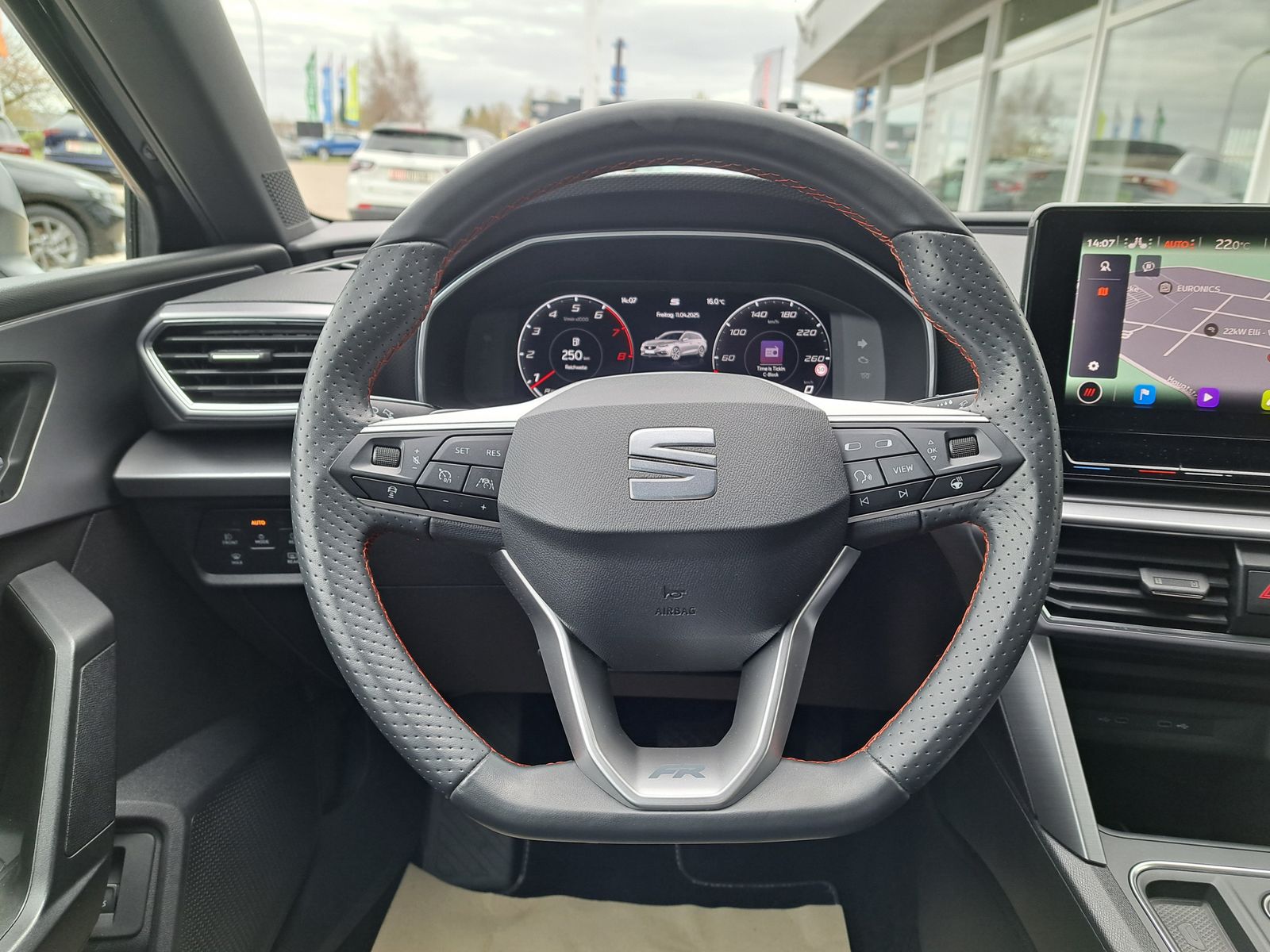 Fahrzeugabbildung SEAT Leon 1.5 eTSI FR DSG AHK LED KAMERA PARK-ASSIST