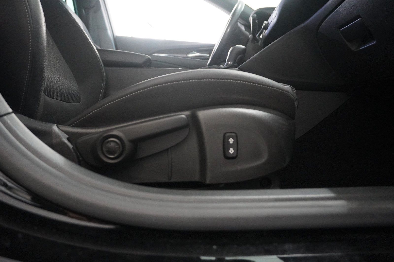 Fahrzeugabbildung Opel Insignia B ST 2.0D ELEGANCE NAVI/LED/KAMERA/HUD