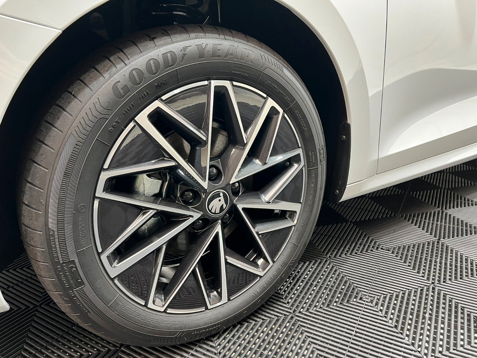 Fahrzeugabbildung SKODA Octavia 2.0 TDI 110kW DSG Selection Combi