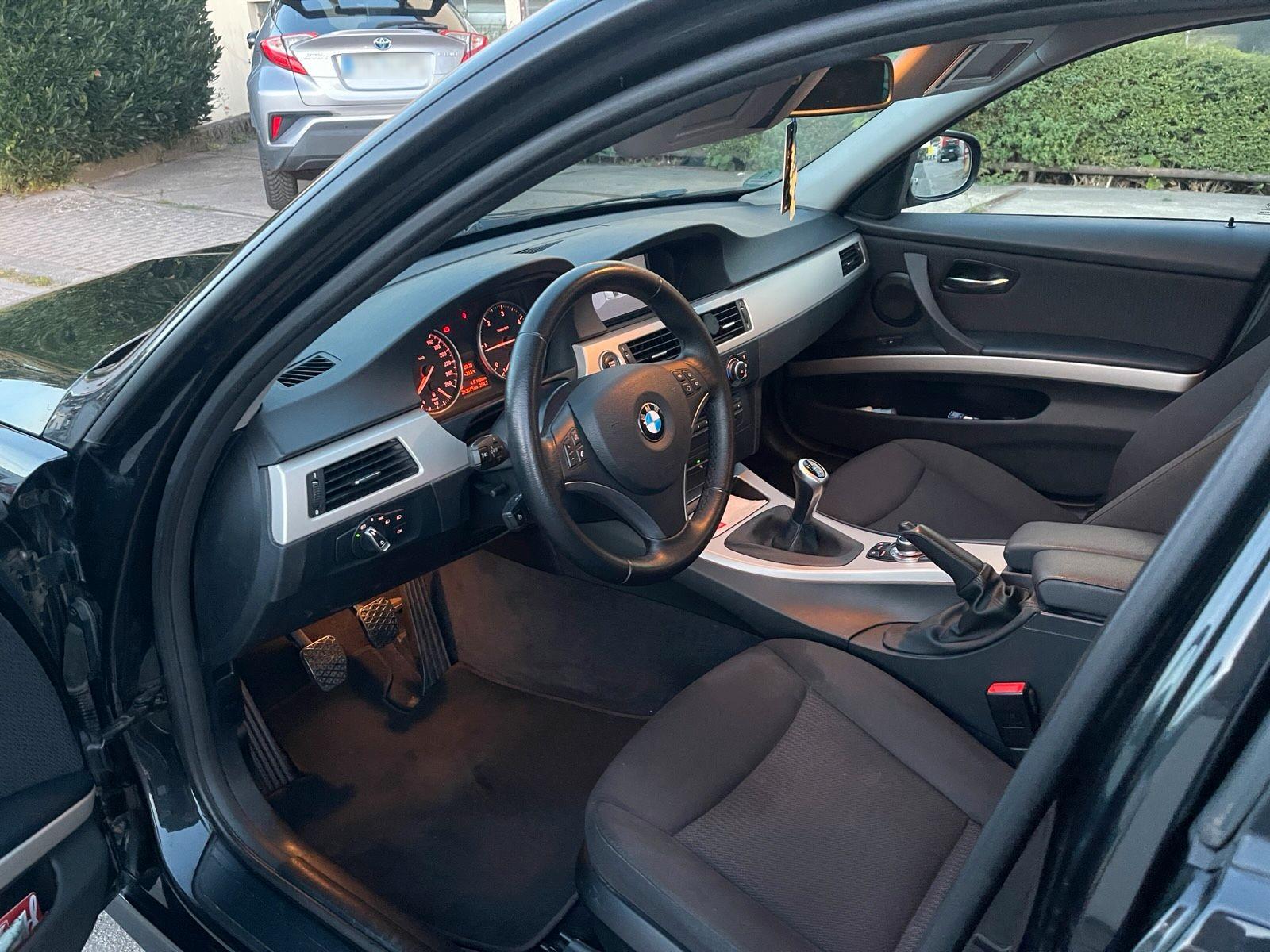 BMW 318 2012 — photo 9