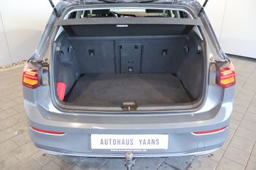 Volkswagen Golf VIII 2.0 TDI Active HUD+AID+MATRIX+PANO+AHK