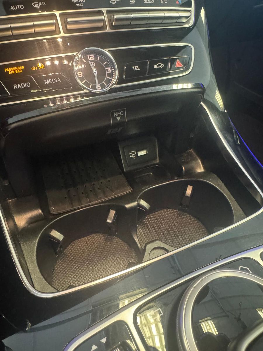 Fahrzeugabbildung Mercedes-Benz E 400 T-Modell 4Matic/LED/PANORAMA/AMG-LINE/NAVI