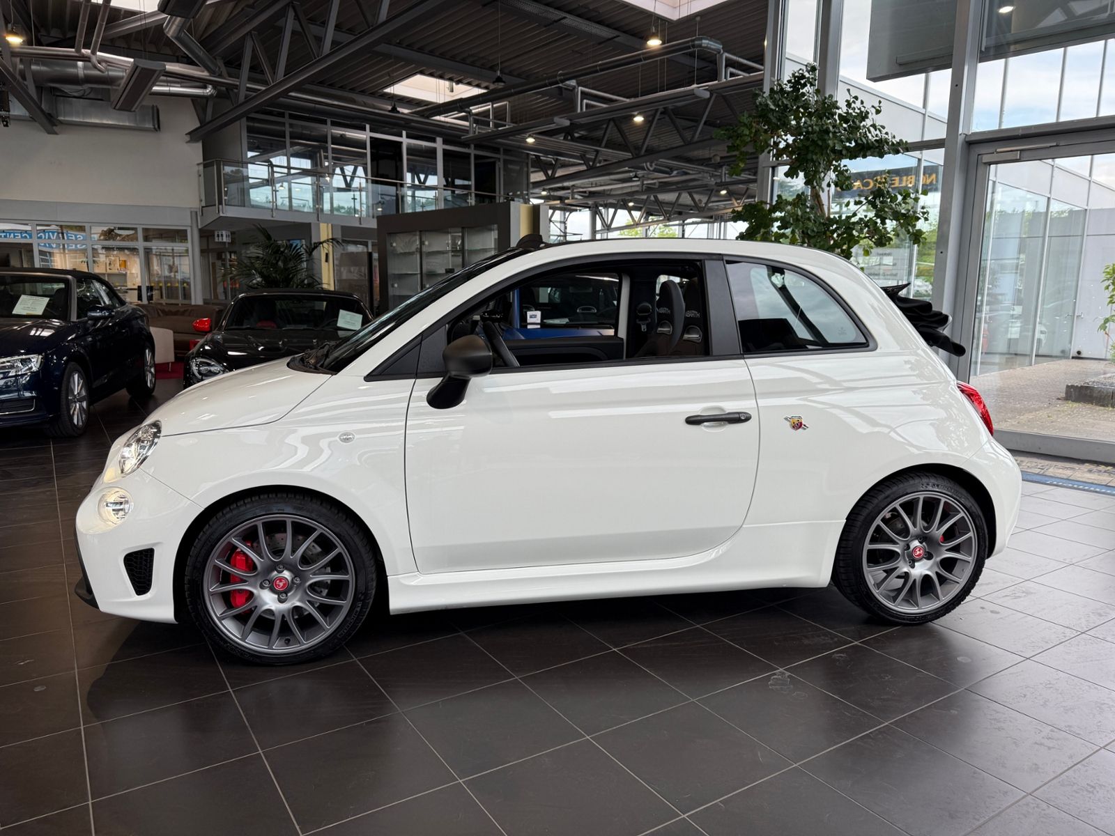 Fahrzeugabbildung Abarth 695C 695 C SHZ BEATS NAVI LEDER