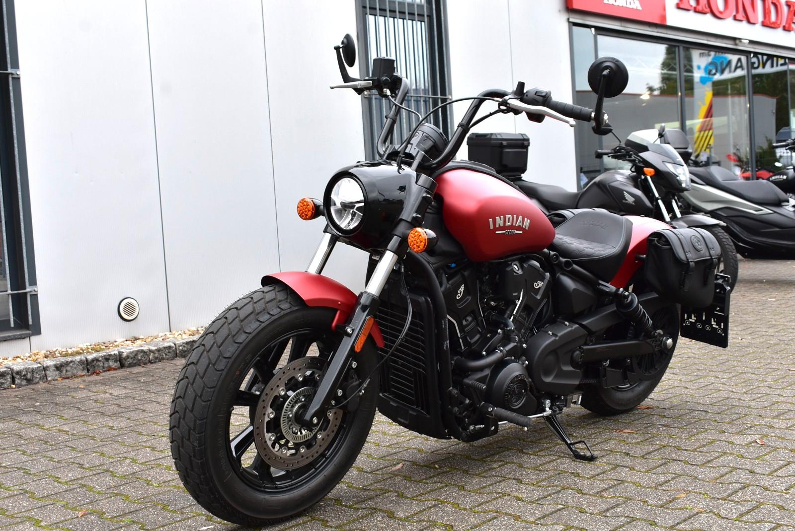 Indian Scout Bobber Limited J&H Auspuff Hoher Lenker