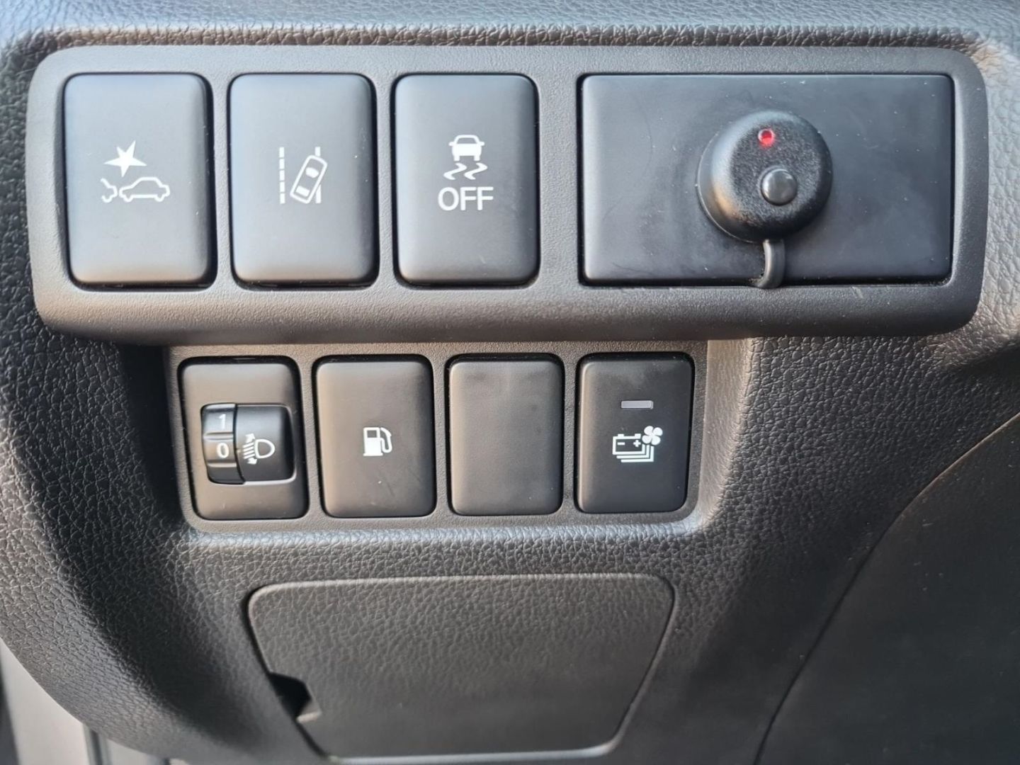 Fahrzeugabbildung Mitsubishi Eclipse Cross Basis 2.4 PHEV 4WD ALLWETTER+KAMER