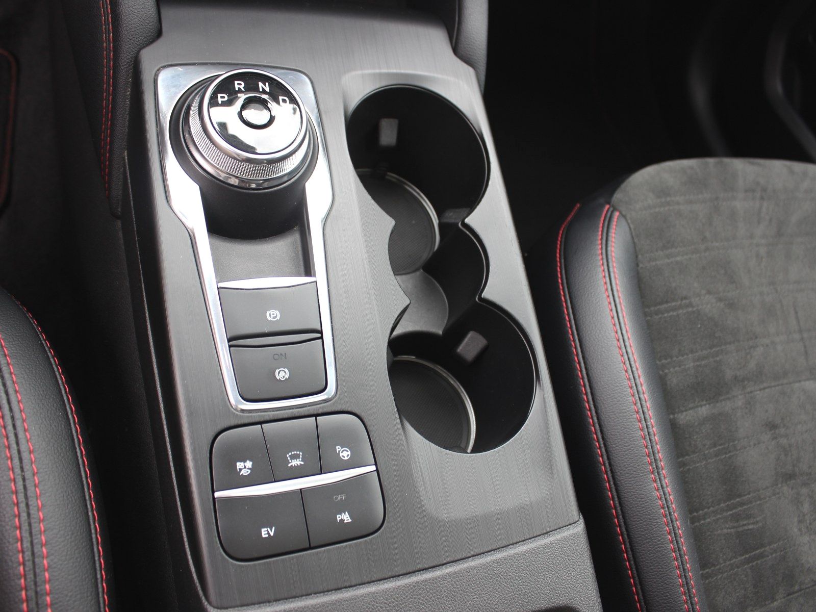 Fahrzeugabbildung Ford Kuga Plug-In Hybrid ST-Line X 2,5 Duratec