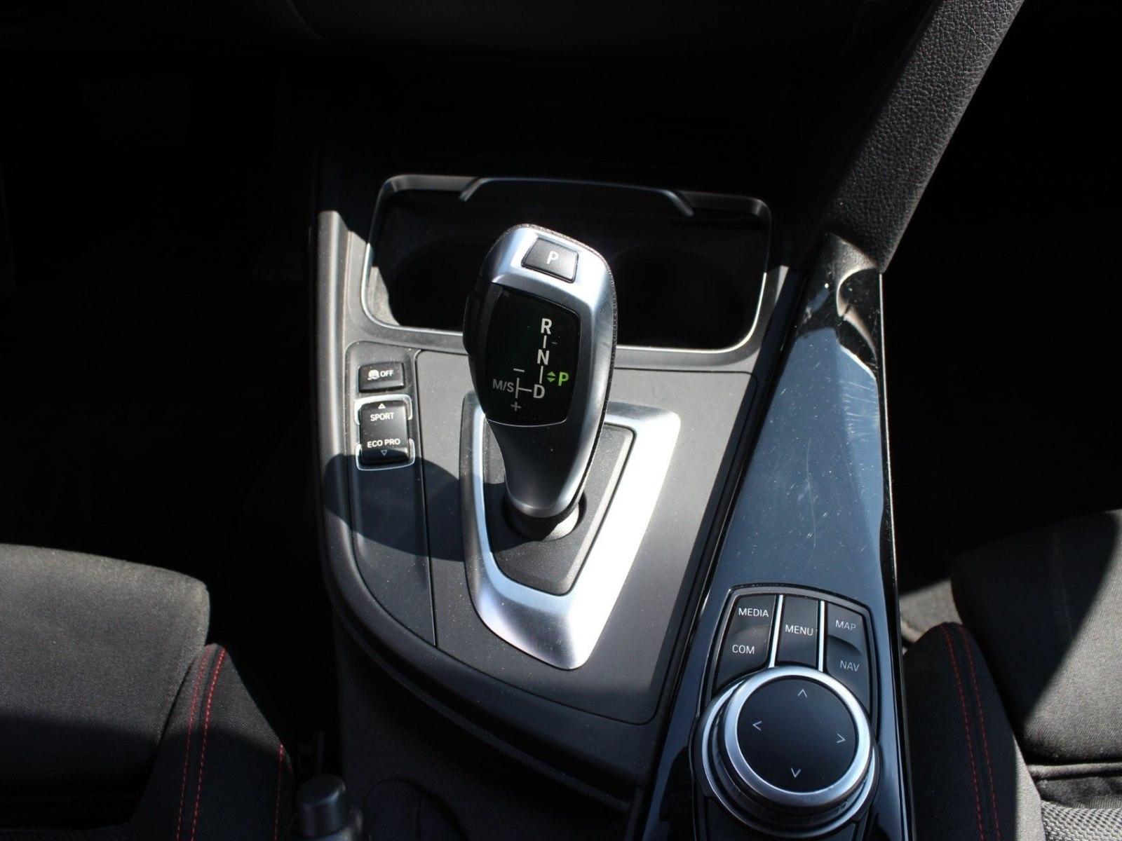 BMW 320d xDrive Touring Sport Line "AHK 17"LM Navi S