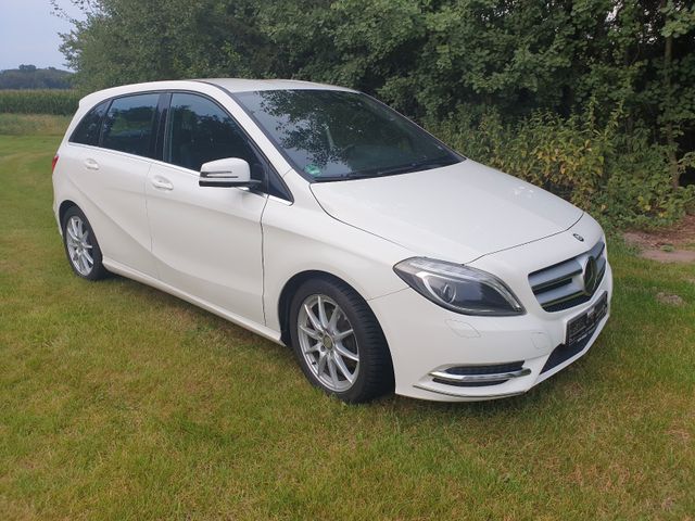 Mercedes-Benz B 180 - Navi Leder SHz Bi Xenon Scheckheft