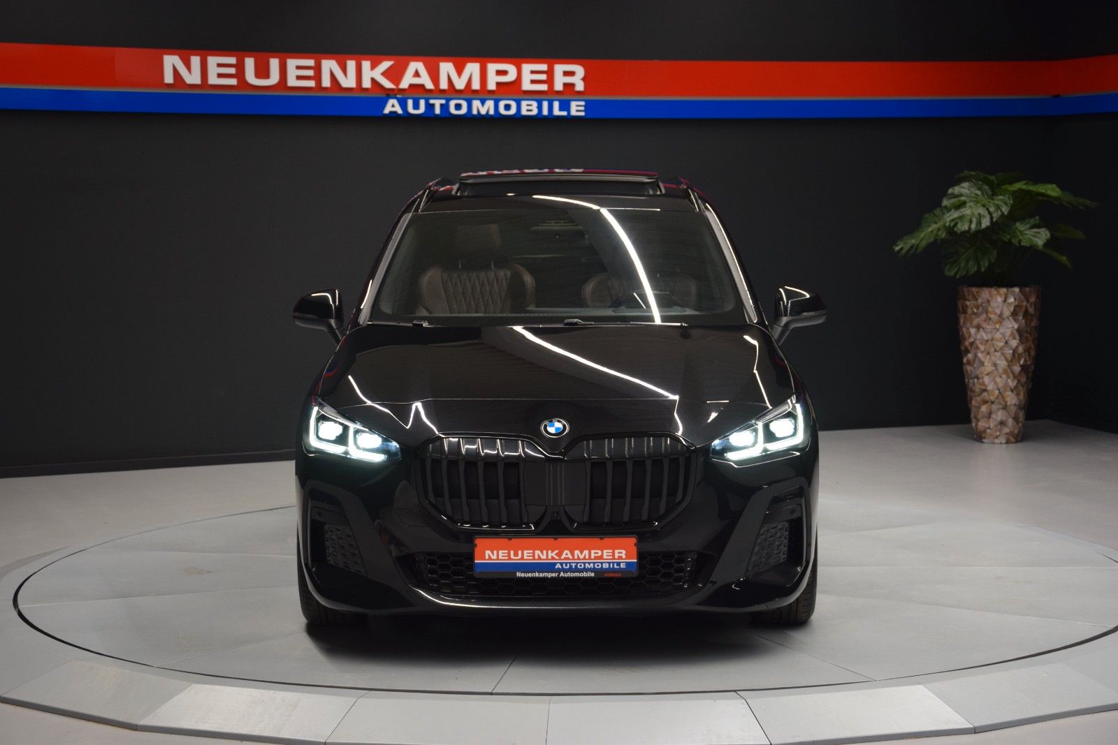 Fahrzeugabbildung BMW 218 i M Sport Leder Navi Pano. LED AHK DAB