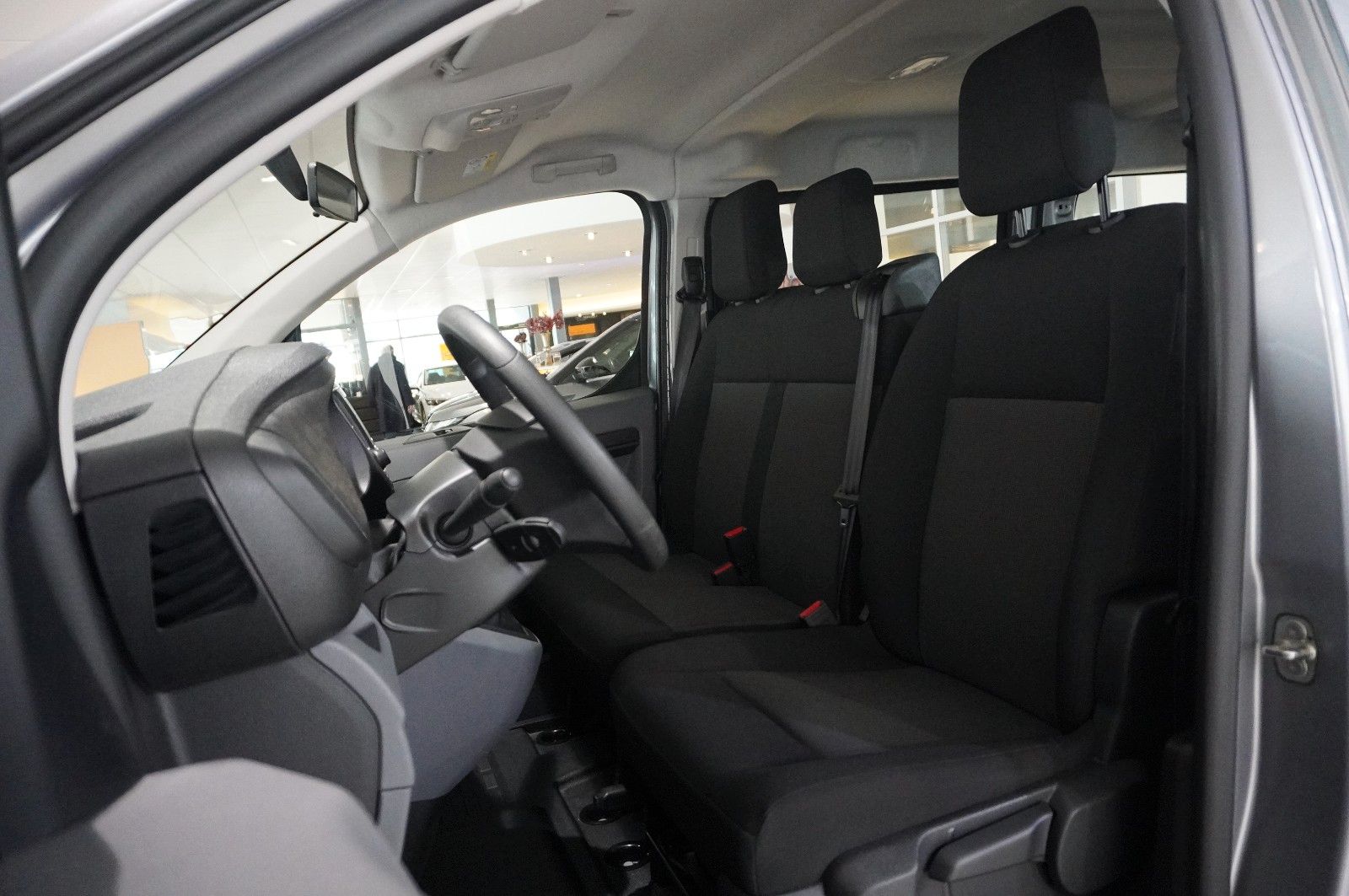 Fahrzeugabbildung Opel Vivaro C Kombi 2.0D "L" 9-SITZER NAVI/TEMP./DAB+