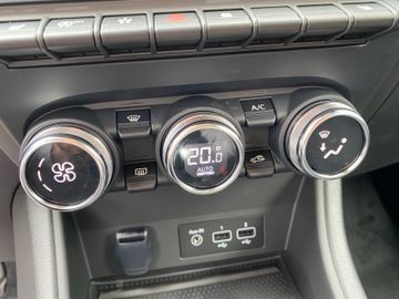 Fahrzeugabbildung Mitsubishi ASX 1.3 T-Benziner Intro Edition DCT