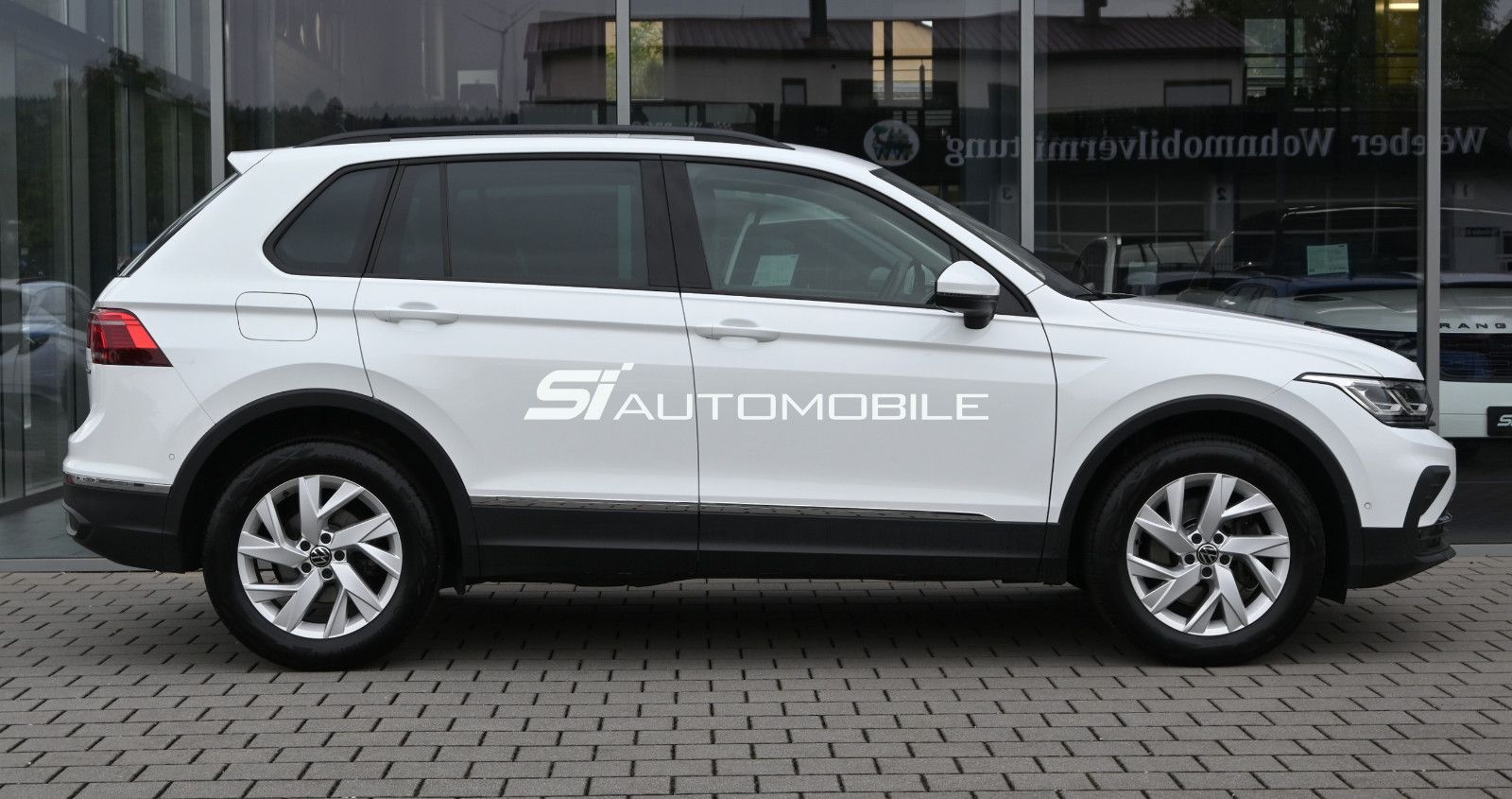 Fahrzeugabbildung Volkswagen Tiguan 2.0 TDI DSG 4MOT Life °ACC°AHK°HUD°STHZ°