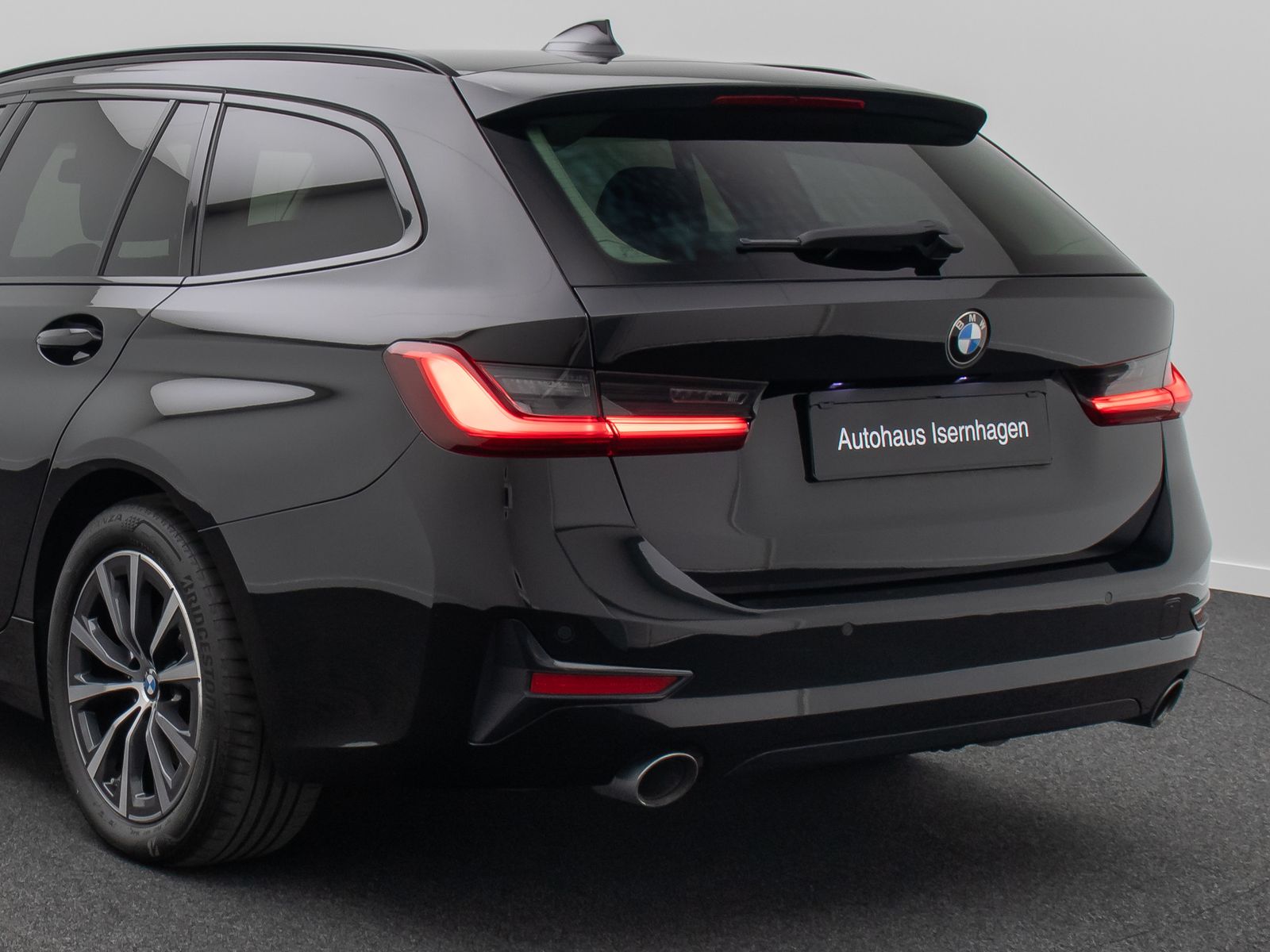 Fahrzeugabbildung BMW 330d xD Sport Line Laser DAB HUD AHK HiFi Komfor