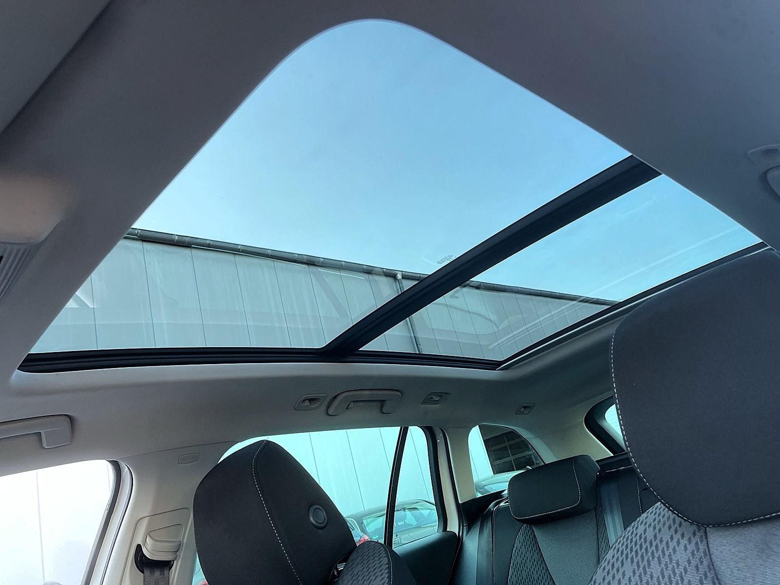 Skoda Octavia Combi 2,0 TDI DSG Style LED HUD PANO NAV foto 20