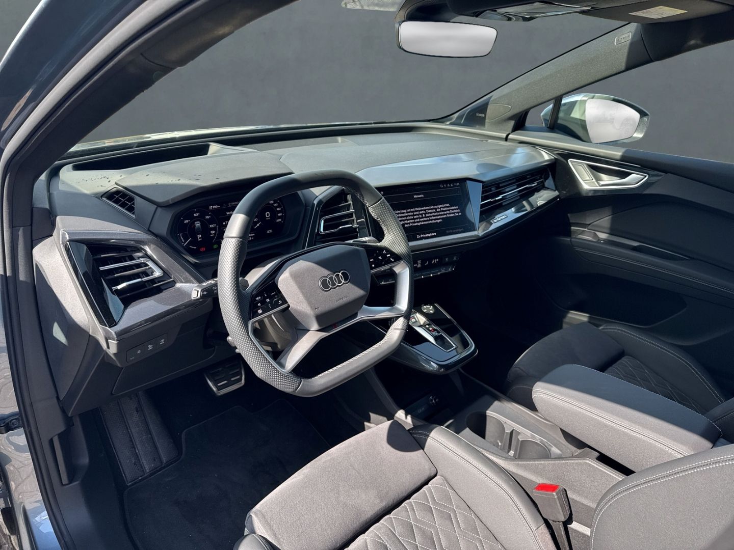 Q4 e-tron 150kW  HUD AHK-klappbar Navi Digitales