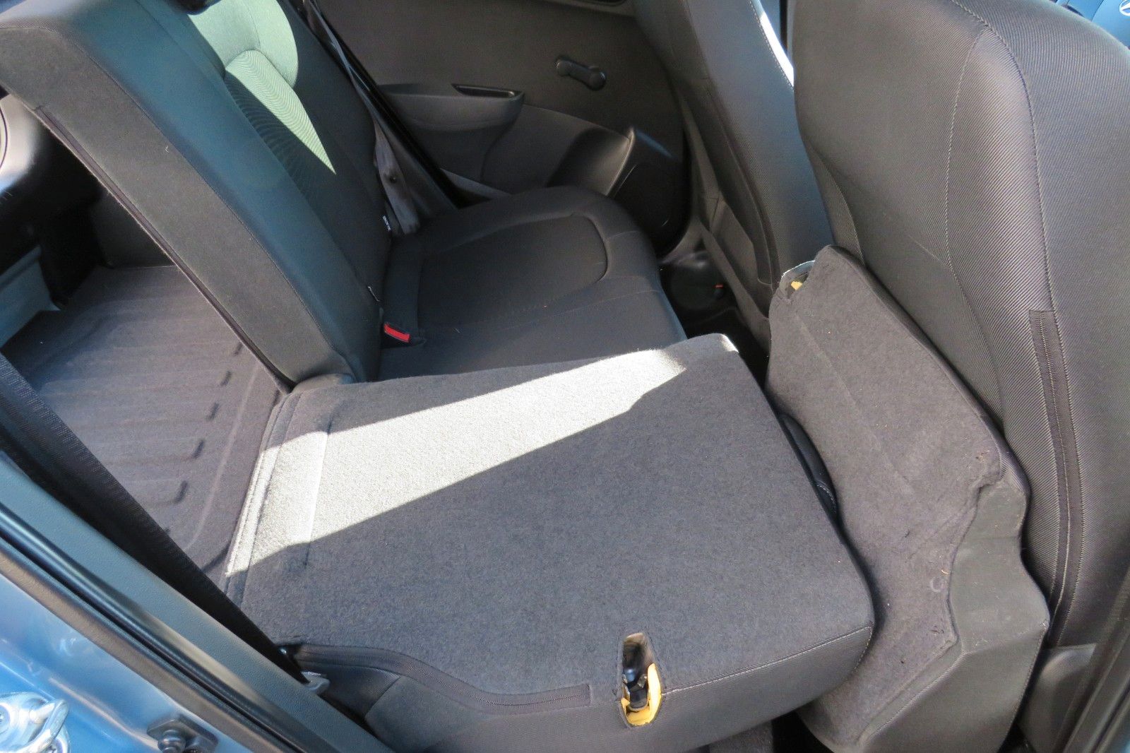 Fahrzeugabbildung Hyundai i10 4-TÜREN KLIMA PDC ALU SCHECKHEFT