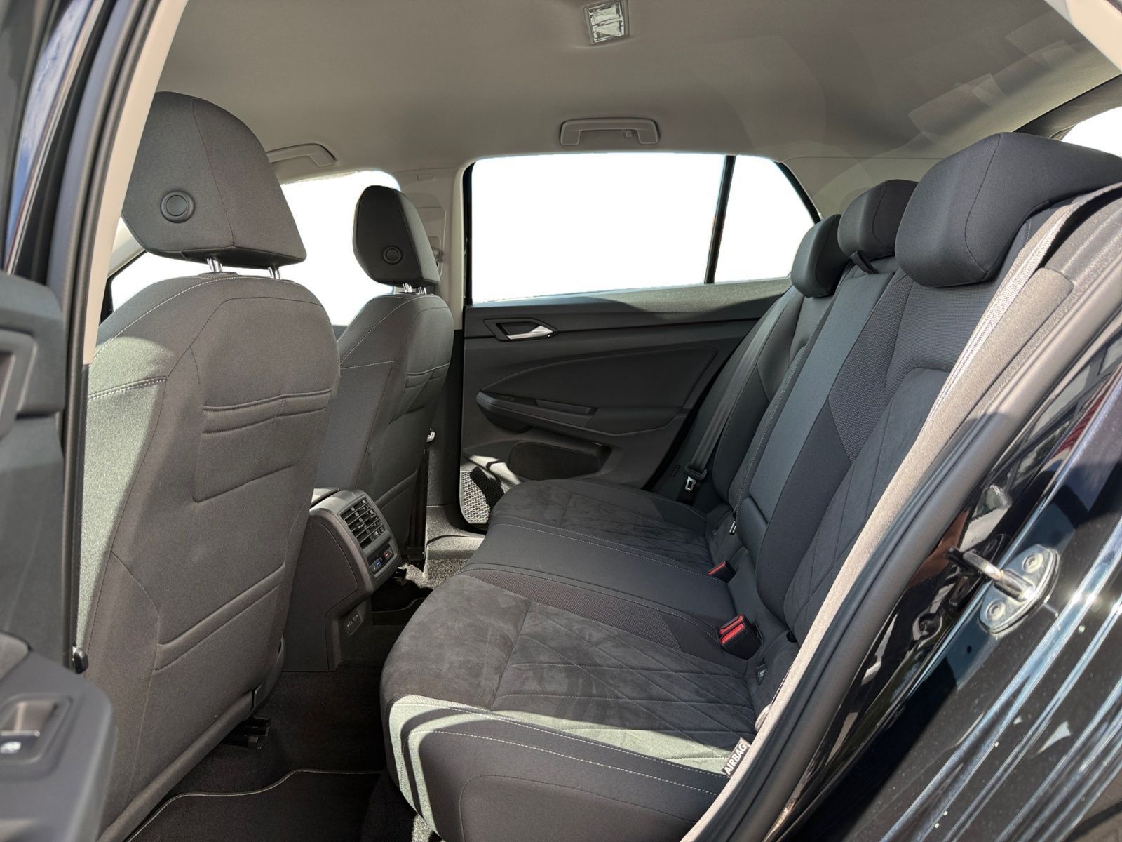 Fahrzeugabbildung Volkswagen Golf VIII 2.0 TDI Style AHK MATRIX-LED