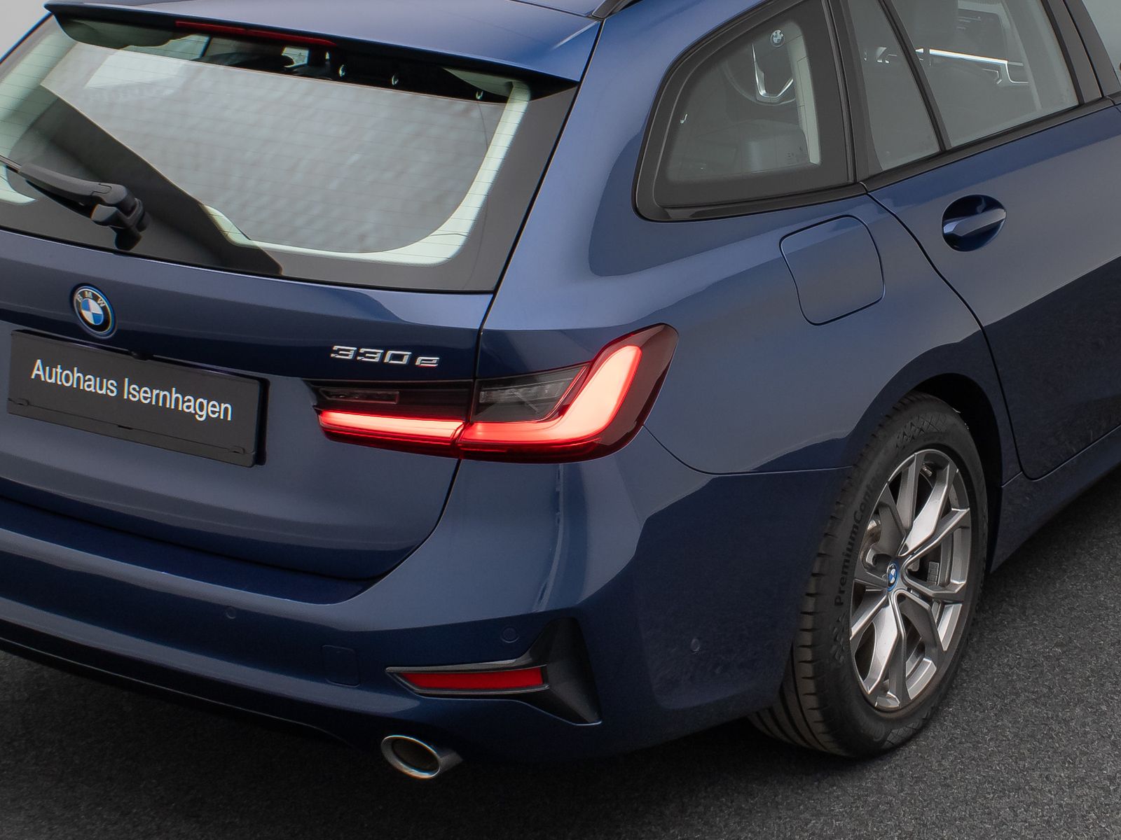Fahrzeugabbildung BMW 330e xD Sport Line ACC Kamera DAB AHK Panorama
