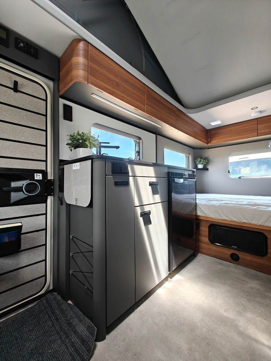 Fahrzeugabbildung HYMER / ERIBA / HYMERCAR Feeling 425 2026