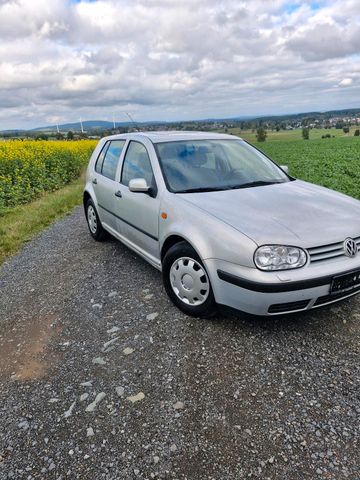 Volkswagen VW Golf4 1.6 Benziner Winterauto oder Fahr...