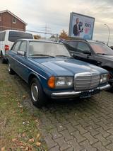 Mercedes-Benz Mercedes W123 E230 - Mercedes-Benz E 230