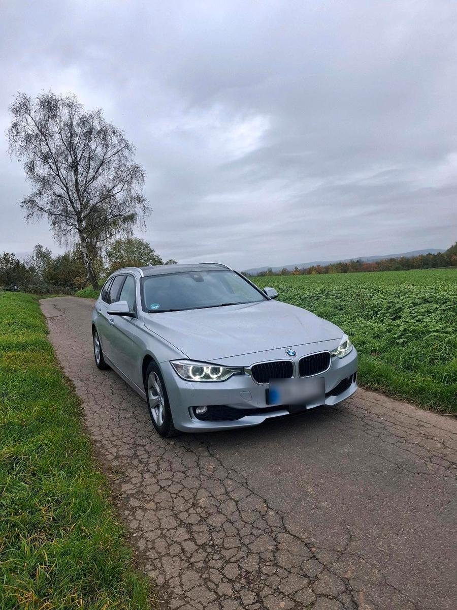 BMW 320 2013 — interior