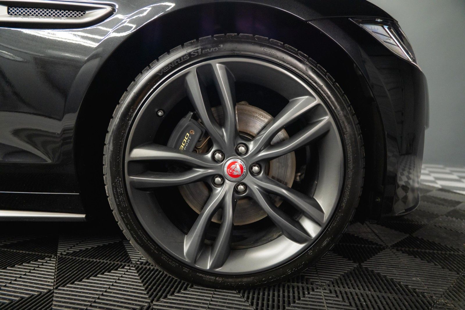 Fahrzeugabbildung Jaguar XF 300 Sport Black Edition | Pano | LED | 20Zoll