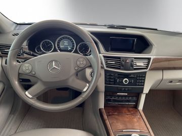Bild 13 Mercedes-Benz E 350 CGI BlueEfficiency Elegance