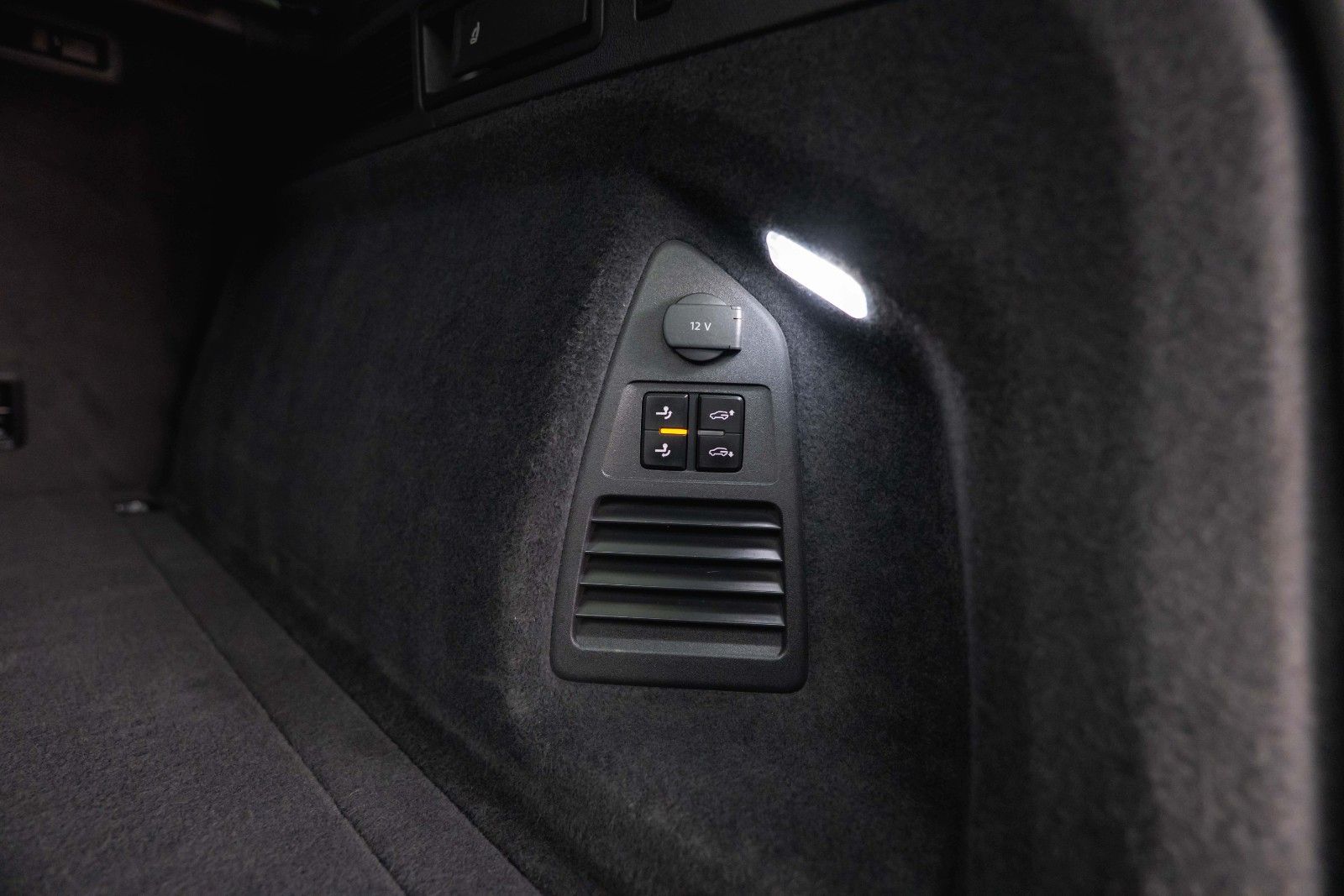 Fahrzeugabbildung Volkswagen Touareg V6 R-Line+ 4Motion *Pano*Matrix*DAB*19%*