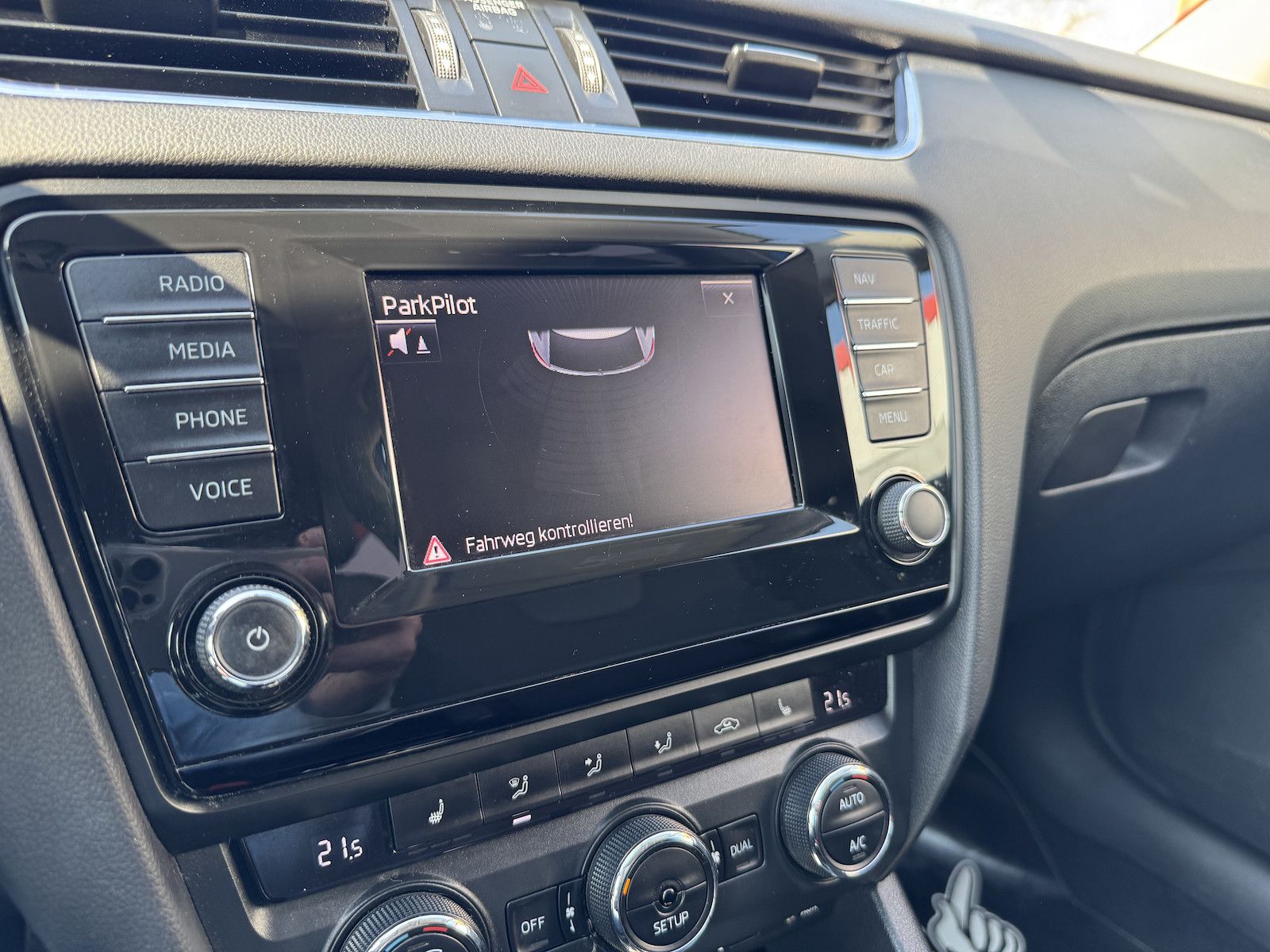 Fahrzeugabbildung SKODA Octavia 1.4 Elegance/Nav/DAB/Teilleder/Sound/Ahk