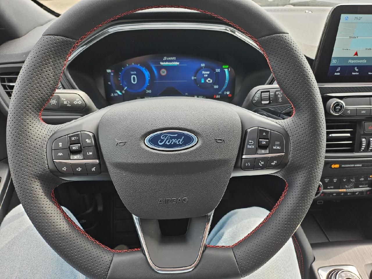 Fahrzeugabbildung Ford Kuga Plug-In Hybrid Navi, Winterpaket