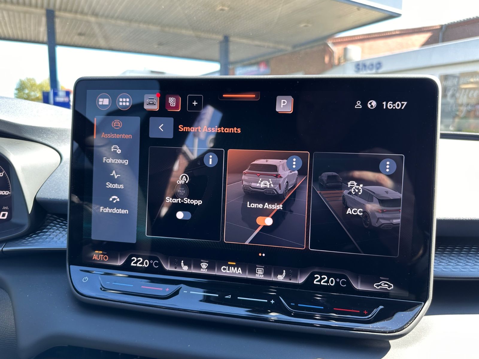 Fahrzeugabbildung CUPRA Terramar 1.5 eTSI DSG Navi/Pano/ACC/LED/AHK/GJR
