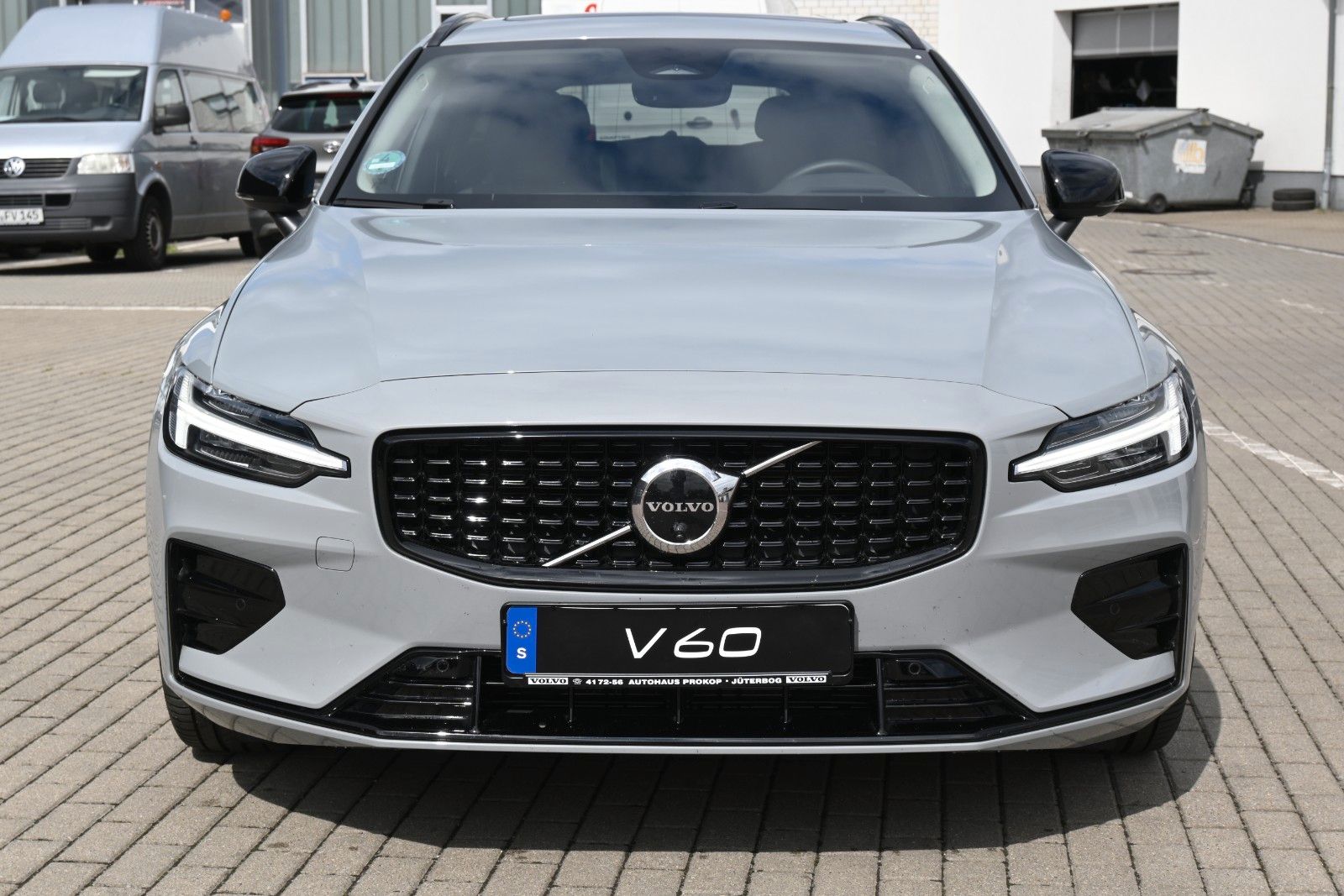 Fahrzeugabbildung Volvo V60 B4 DKG Plus Dark*HuD*PANO*360°*ACC