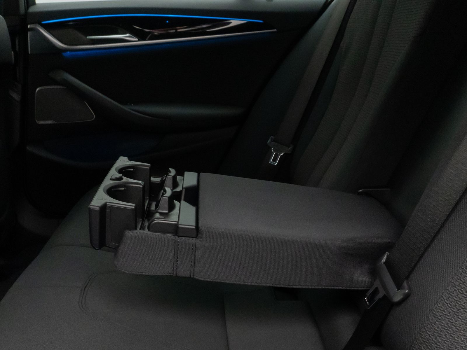 Fahrzeugabbildung BMW 530e H/K DAB AHK Komfort Alarm 4xKlima 18Zoll