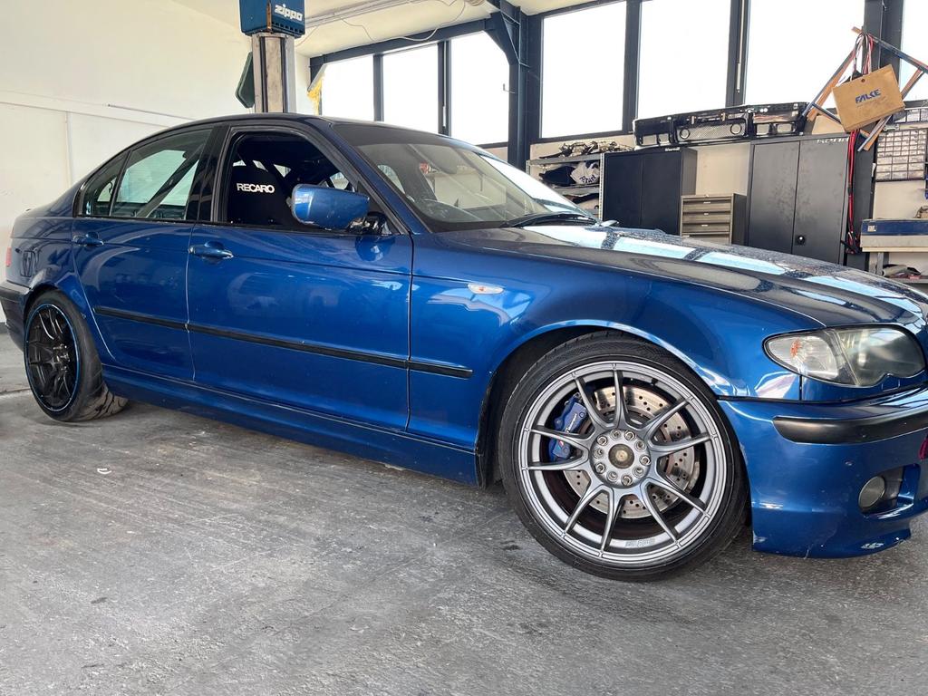BMW 330