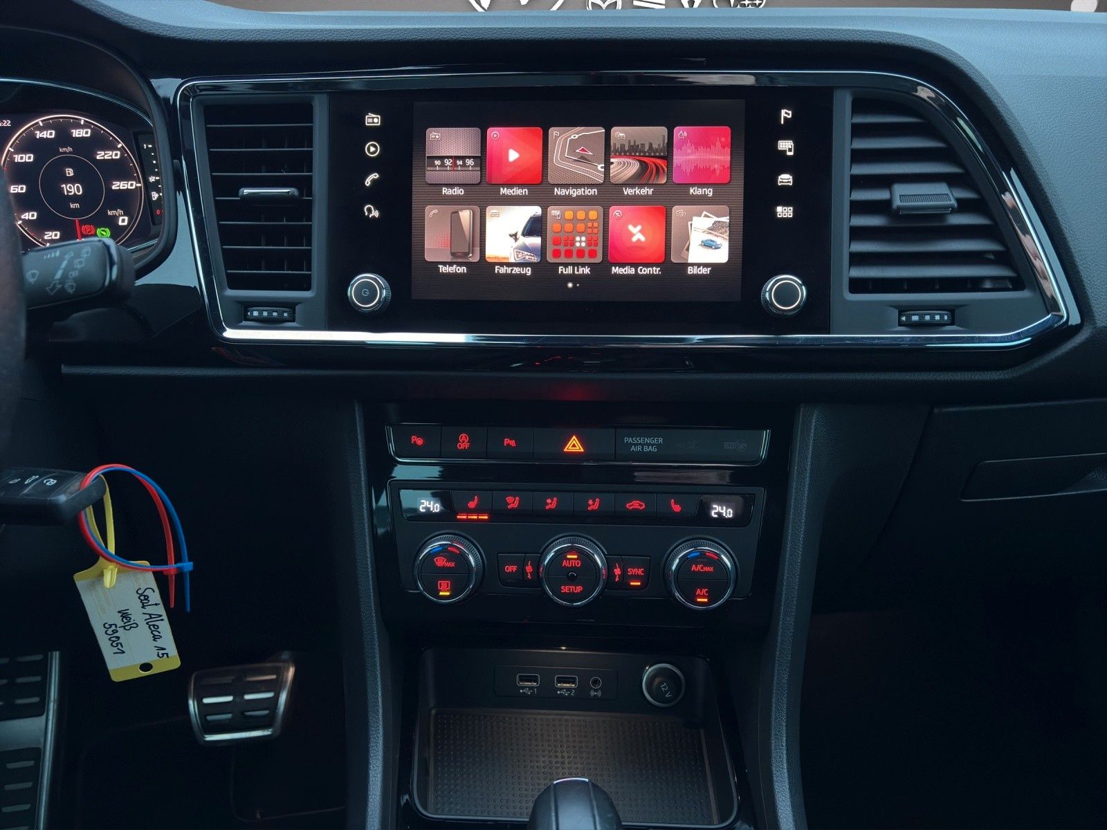 Fahrzeugabbildung SEAT Ateca 1.5 TSI FR DSG LED/NAVI/SHZ/SHZ/AHK