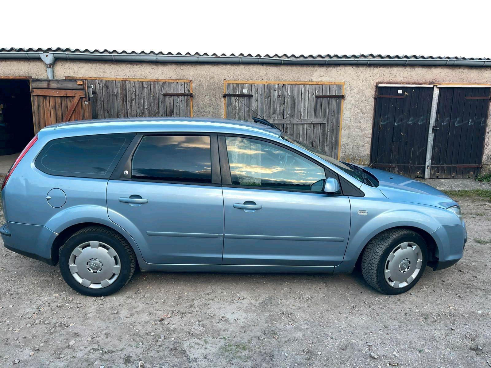 Ford Focus 2006 — rear view