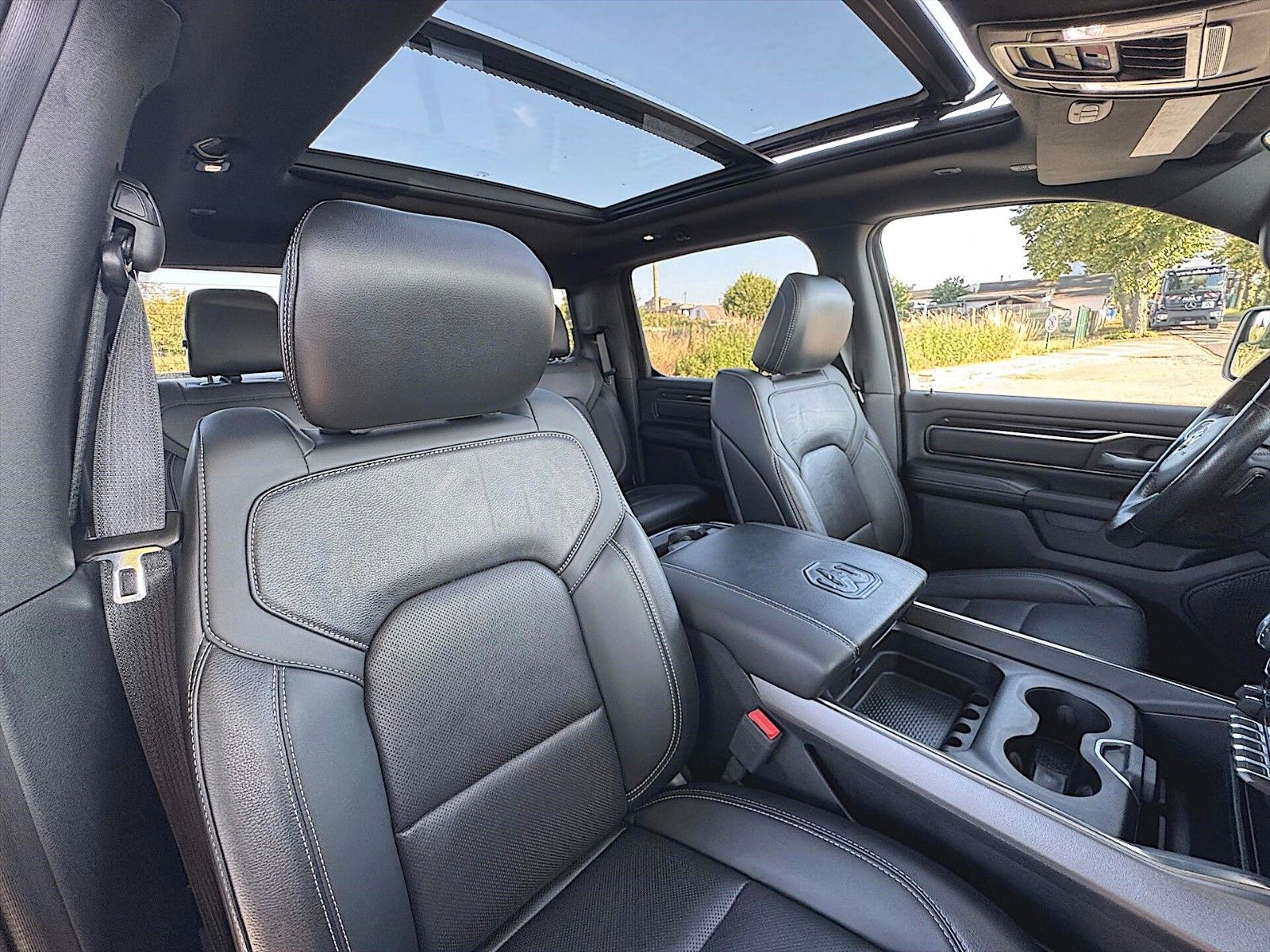 Fahrzeugabbildung Dodge RAM 5.7 V8 HEMI SPORT 4x4 *Pano*360*Luft*ACC*22'
