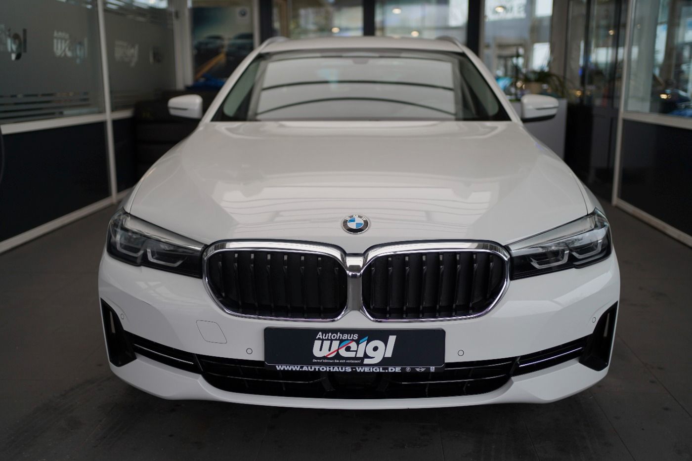 Fahrzeugabbildung BMW 530d xDrive Touring +Parking Assistant+AHK+DAB+