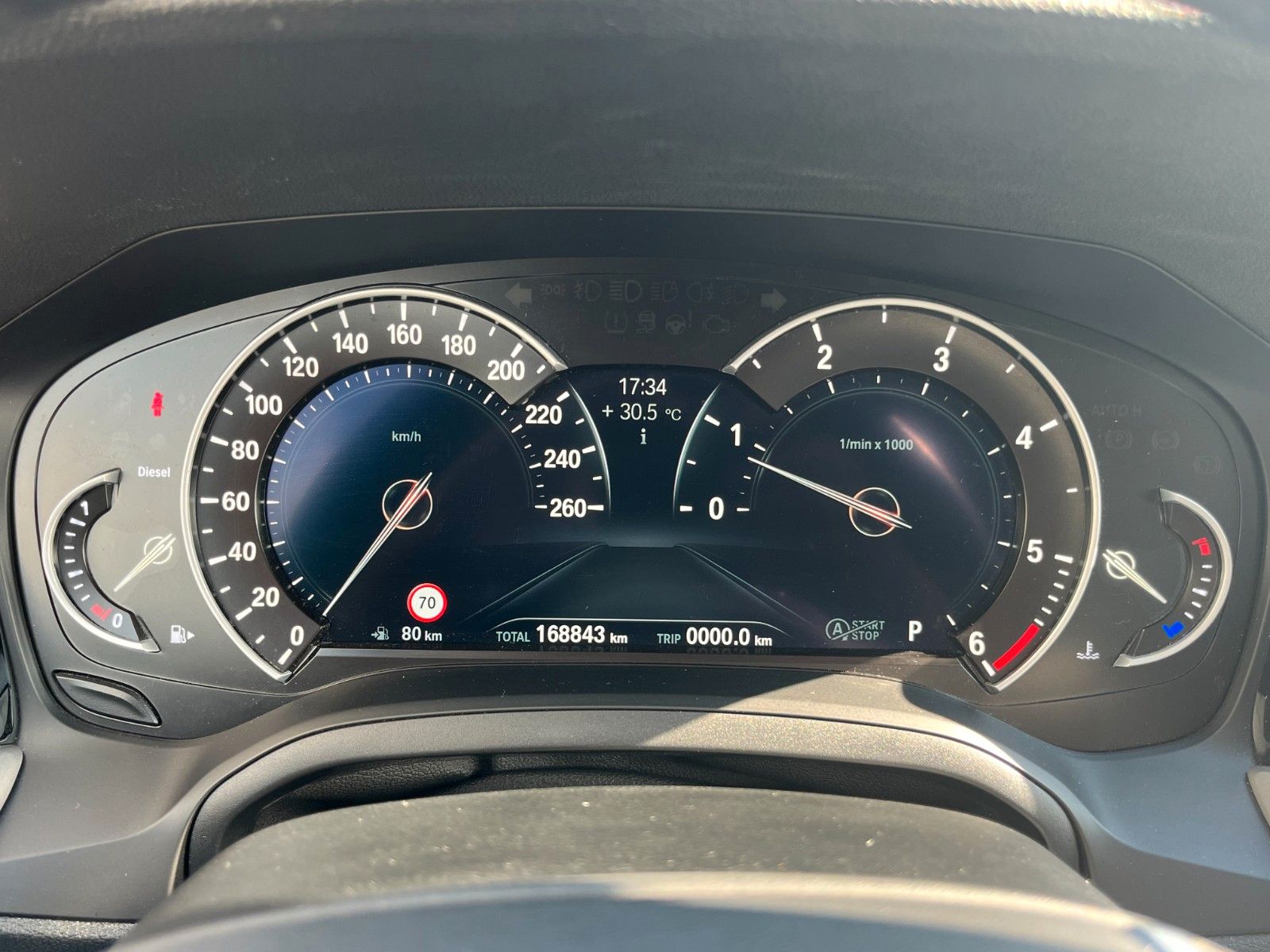 Fahrzeugabbildung BMW 318d Tour Navi Leder Kamera HUD Alarm SPORTSITZE