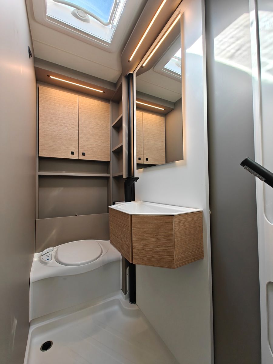 Fahrzeugabbildung Bürstner Campeo TD 660 - Combi 6DE, Lithium, Solar, Luft