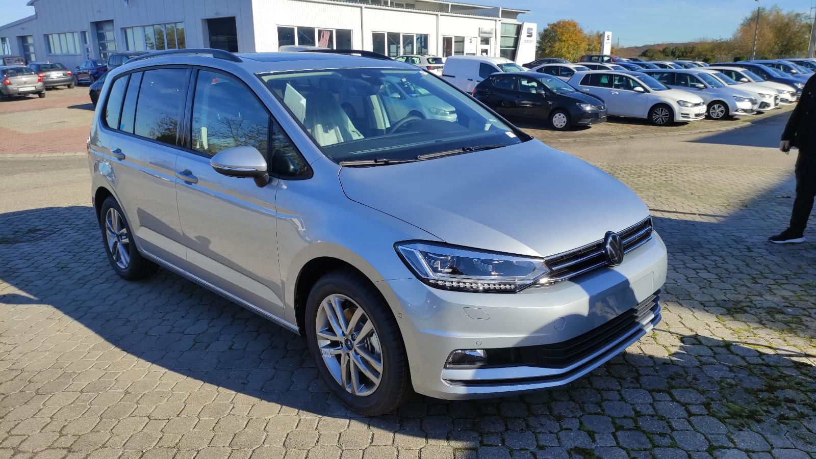 Volkswagen Touran 1.5 TSI DSG Comfort+7Sitze+Panorama+AHK