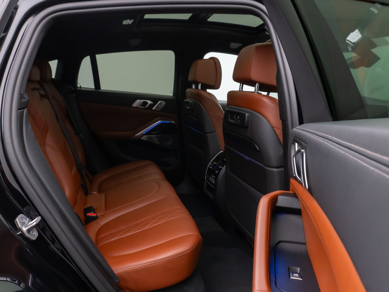 Fahrzeugabbildung BMW X6 M50i Panorama360°Laser Massage HUD B&W 22Zoll