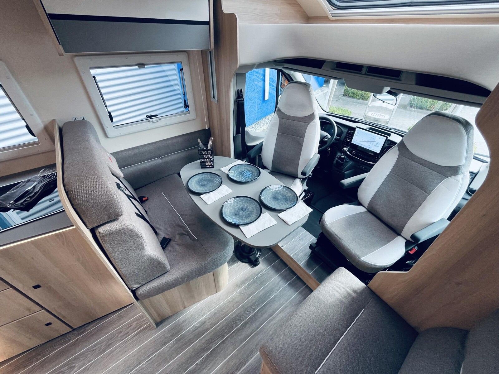 Fahrzeugabbildung NobelART T 6000 Ford