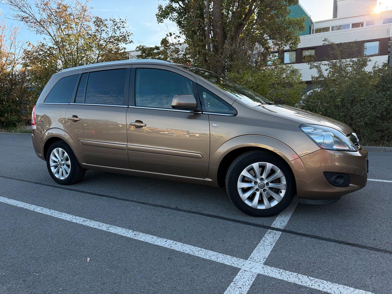 Opel Zafira 2014 — engine