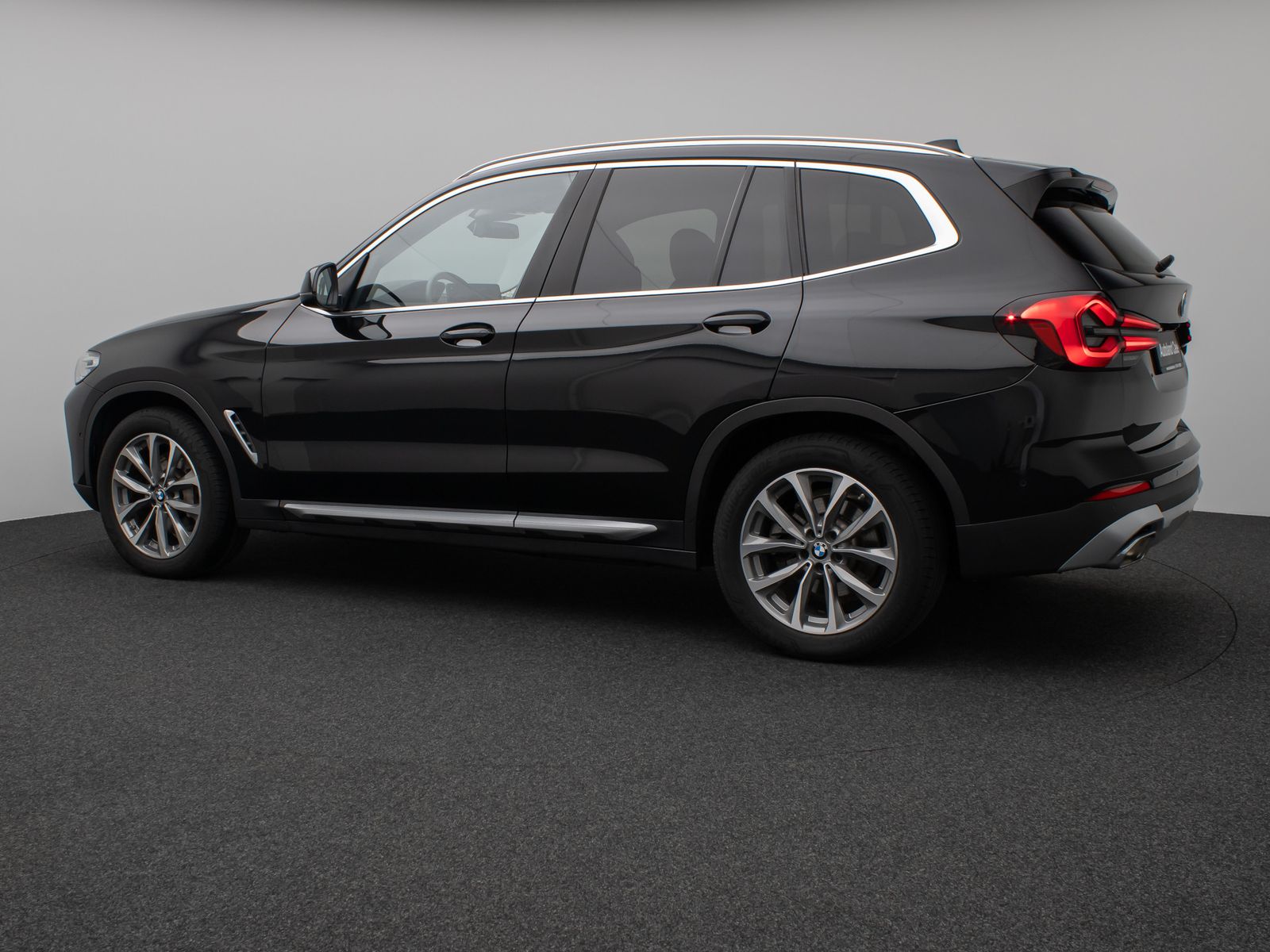 Fahrzeugabbildung BMW X3 xD30i Kamera DAB HiFi WLAN Leder Sport 19Zoll