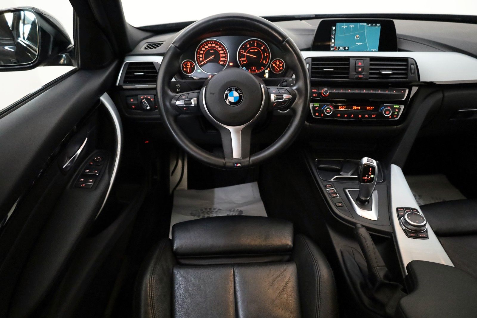 Fahrzeugabbildung BMW 320d Touring M Sport Leder,Navi,LED,SH,PDC,SR+WR