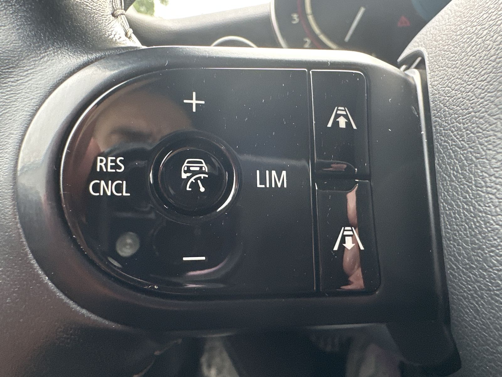 Fahrzeugabbildung MINI John Cooper Works Cabrio Sport-Aut. NAV+LED+ACC