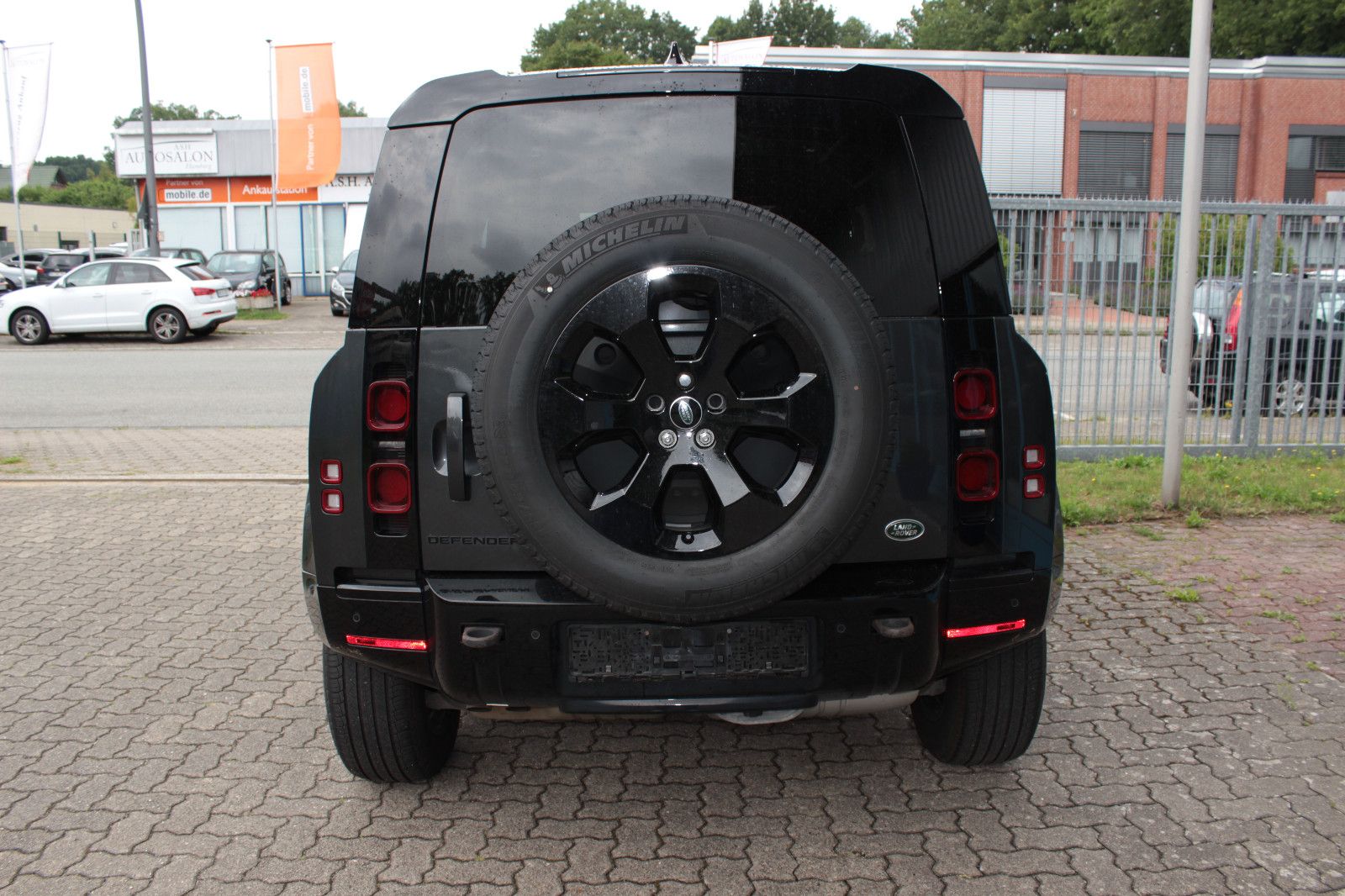 Fahrzeugabbildung Land Rover Defender 90 X-Dynamic SE*HUD*Pano*